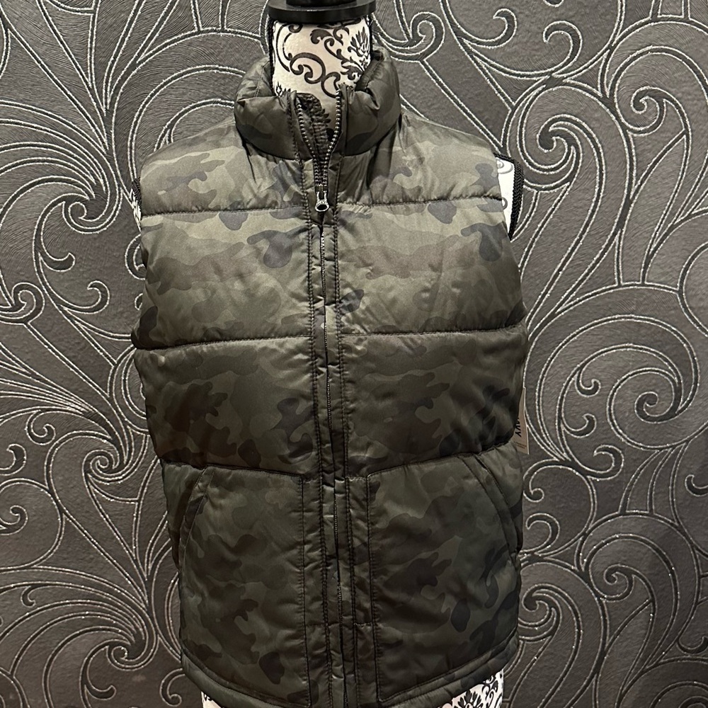 New With Tag - Old Navy, full zip camo puffer vest, children size L (10-12)